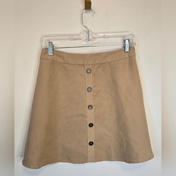 139. Y2K My Michelle Classic Tan Button-Front Skirt - Picture 1 of 2